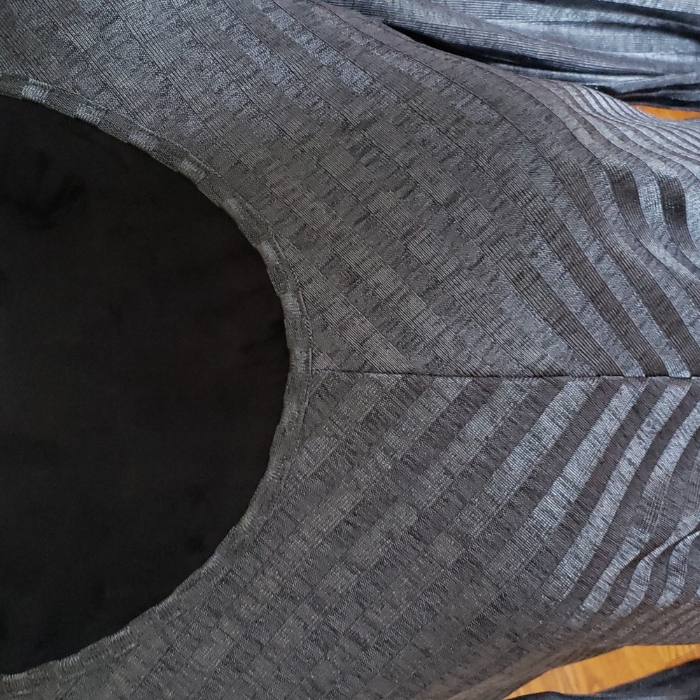 A Byer Gray Top Size Medium - Picture 9 of 12